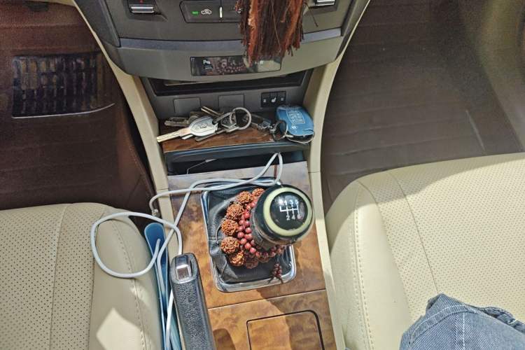 Used BYD G6 2012 1.5TI Manual Luxury Edition Gear Lever