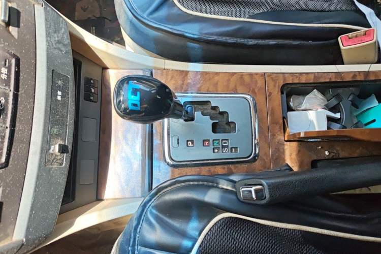 Used BYD G6 2012 1.5T Automatic Prestige Edition Gear Lever