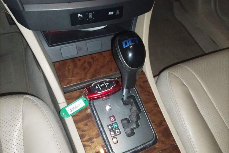 Used BYD G6 2012 1.5TID Automatic Prestige Version Gear Lever