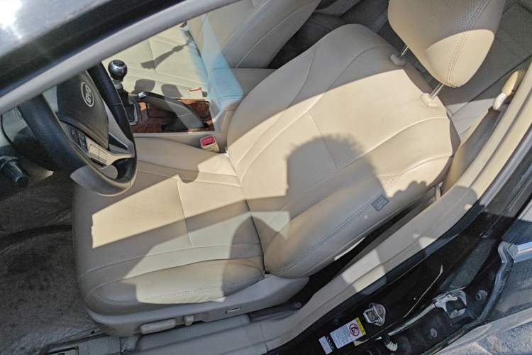Used BYD G6 2012 1.5TI Manual Luxury Edition Interior 1