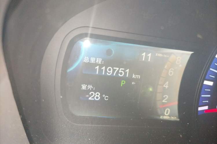 Used BYD G6 2012 1.5TID Automatic Prestige Version Odometer Close Up