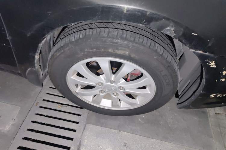 Used BYD G6 2012 1.5TI Manual Luxury Edition Right Front Wheel Hub