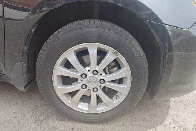 Used BYD G6 2012 1.5TI Manual Luxury Edition Right Front Wheel Hub