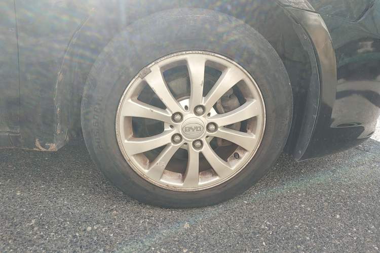 Used BYD G6 2012 2.0L Manual Luxury Version Right Front Wheel Hub
