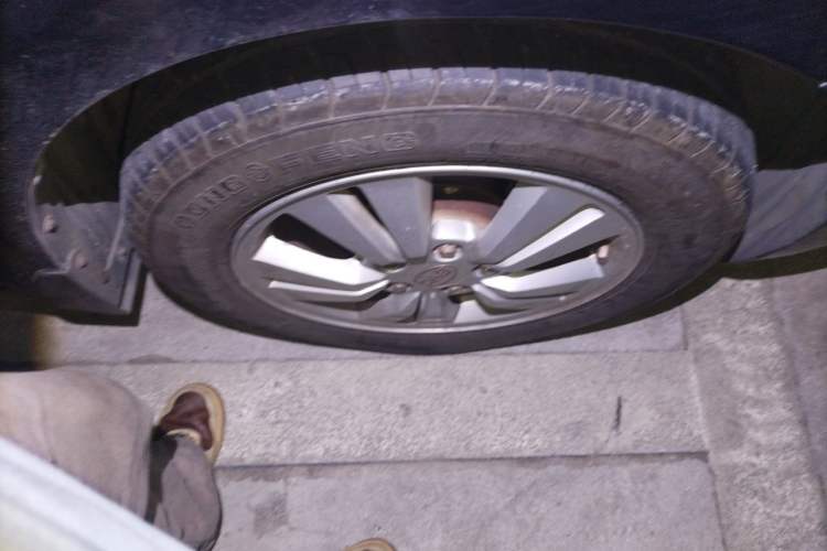 Used BYD G6 2012 1.5TID Automatic Prestige Version Right Front Wheel Hub