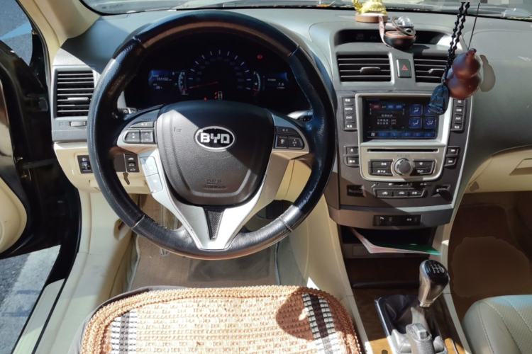 Used BYD G6 2012 2.0L Manual Luxury Version Steering Wheel
