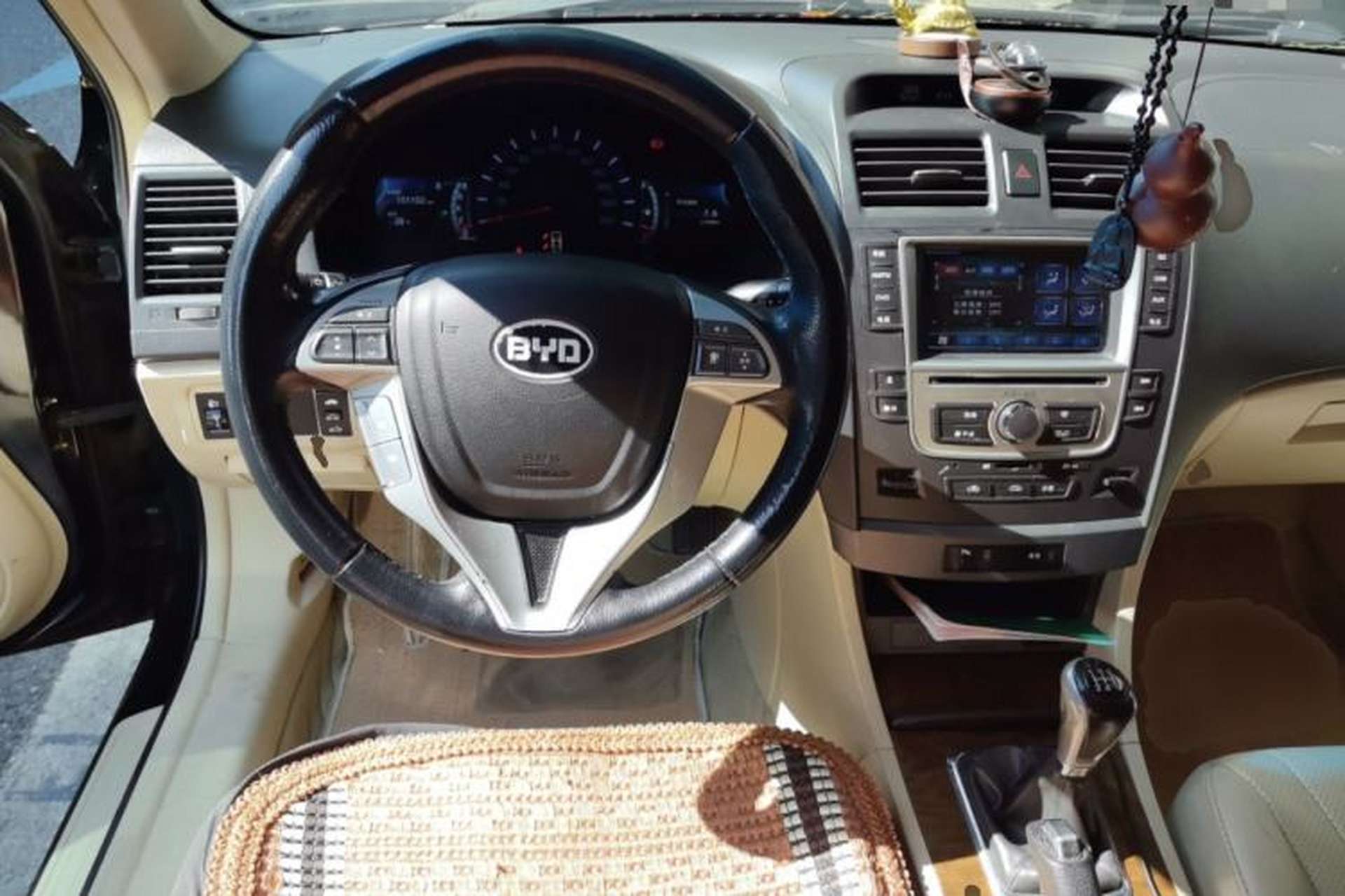 Used BYD G6 2012 2.0L Manual Luxury Version Steering Wheel