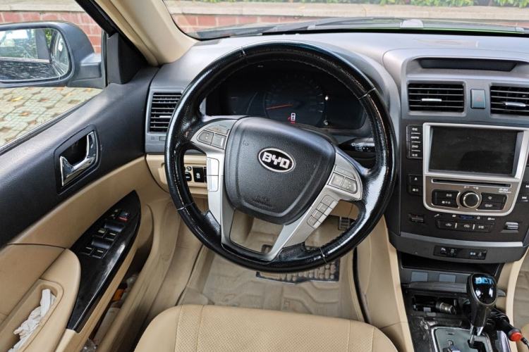 Used BYD G6 2012 1.5T Automatic Prestige Edition Steering Wheel