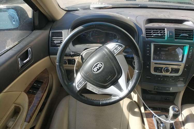 Used BYD G6 2012 2.0L Manual Luxury Version Steering Wheel