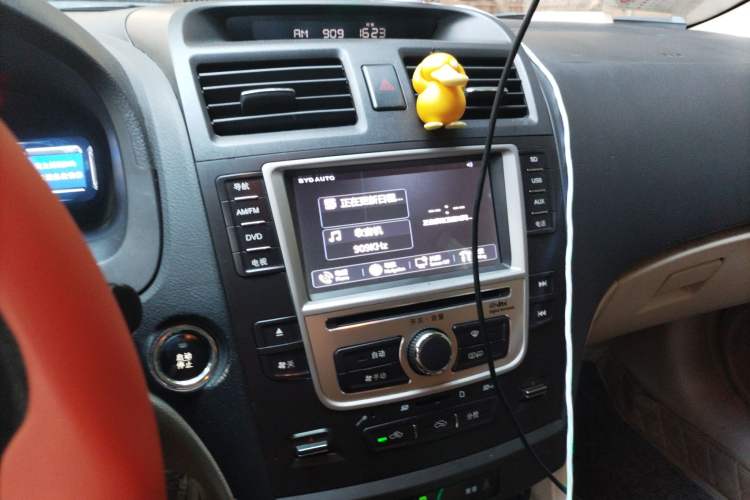 Used BYD G6 2012 1.5T Automatic Prestige Edition Audio And AC Panel
