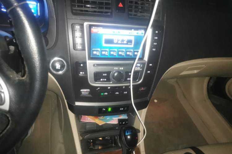 Used BYD G6 2012 1.5T Automatic Prestige Edition Audio And AC Panel