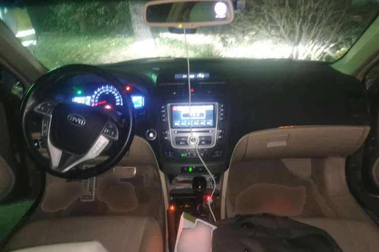 Used BYD G6 2012 1.5T Automatic Prestige Edition Center Console