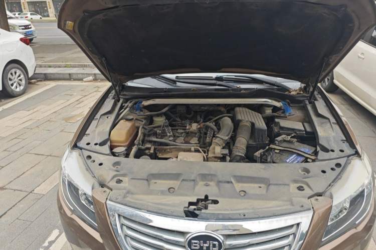 Used BYD G6 2012 1.5TID Automatic Prestige Version Engine Bay
