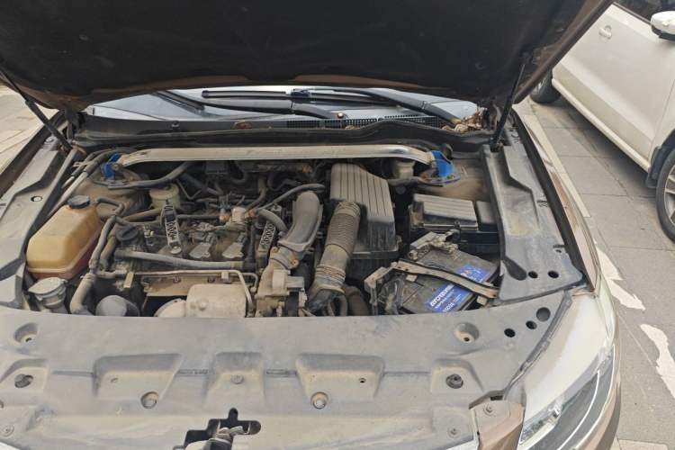 Used BYD G6 2012 1.5TID Automatic Prestige Version Engine Bay Left