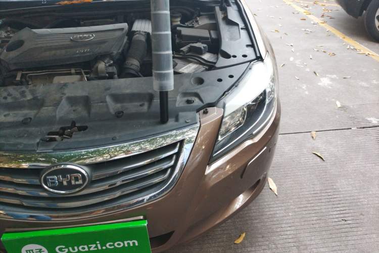 Used BYD G6 2012 1.5T Automatic Prestige Edition Engine Bay Left