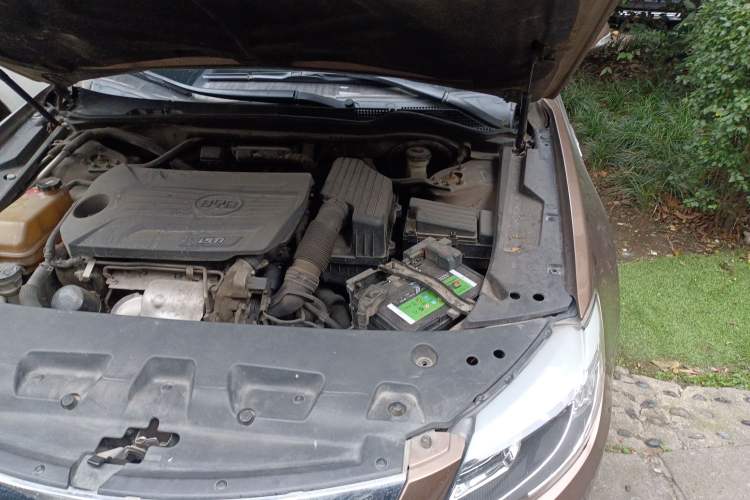 Used BYD G6 2012 1.5TID Automatic Prestige Edition Engine Bay Left