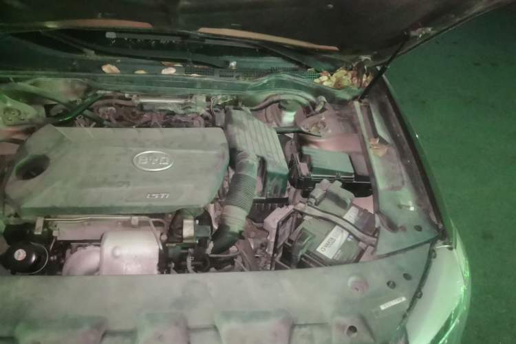 Used BYD G6 2012 1.5T Automatic Prestige Edition Engine Bay Left