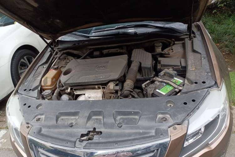Used BYD G6 2012 1.5TID Automatic Prestige Edition Engine Bay