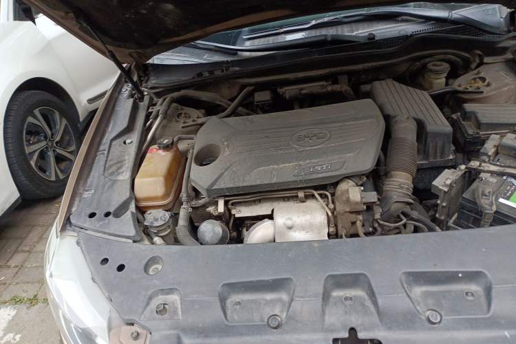 Used BYD G6 2012 1.5TID Automatic Prestige Edition Engine Bay Right