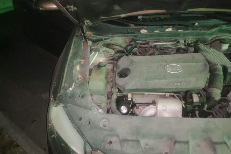 Used BYD G6 2012 1.5T Automatic Prestige Edition Engine Bay Right