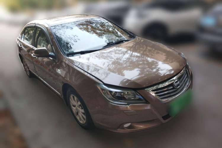Used BYD G6 2012 1.5T Automatic Prestige Edition Front Right 45 Deg