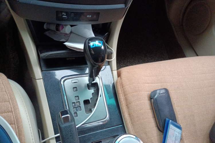Used BYD G6 2012 1.5TID Automatic Prestige Edition Gear Lever
