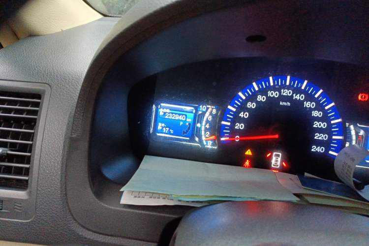 Used BYD G6 2012 1.5TID Automatic Prestige Edition Odometer Close Up