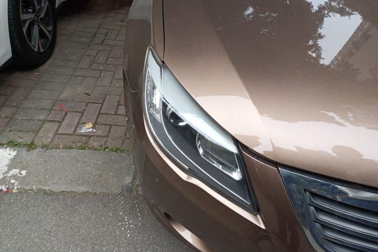 Used BYD G6 2012 1.5TID Automatic Prestige Edition Right Front Headlight