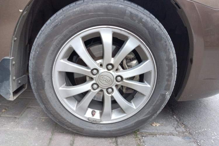 Used BYD G6 2012 1.5TID Automatic Prestige Edition Right Front Wheel Hub