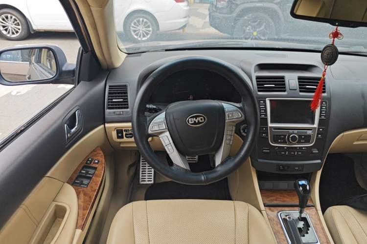 Used BYD G6 2012 1.5TID Automatic Prestige Version Steering Wheel