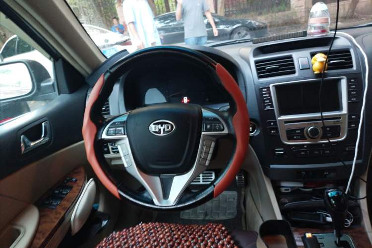 Used BYD G6 2012 1.5T Automatic Prestige Edition Steering Wheel