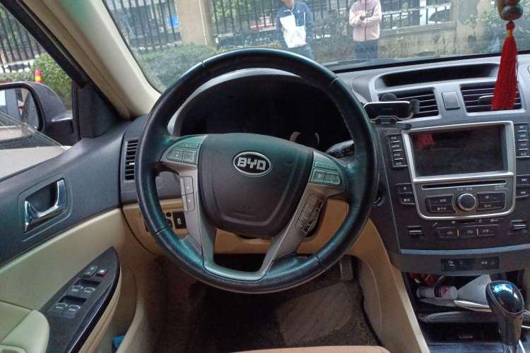 Used BYD G6 2012 1.5TID Automatic Prestige Edition Steering Wheel