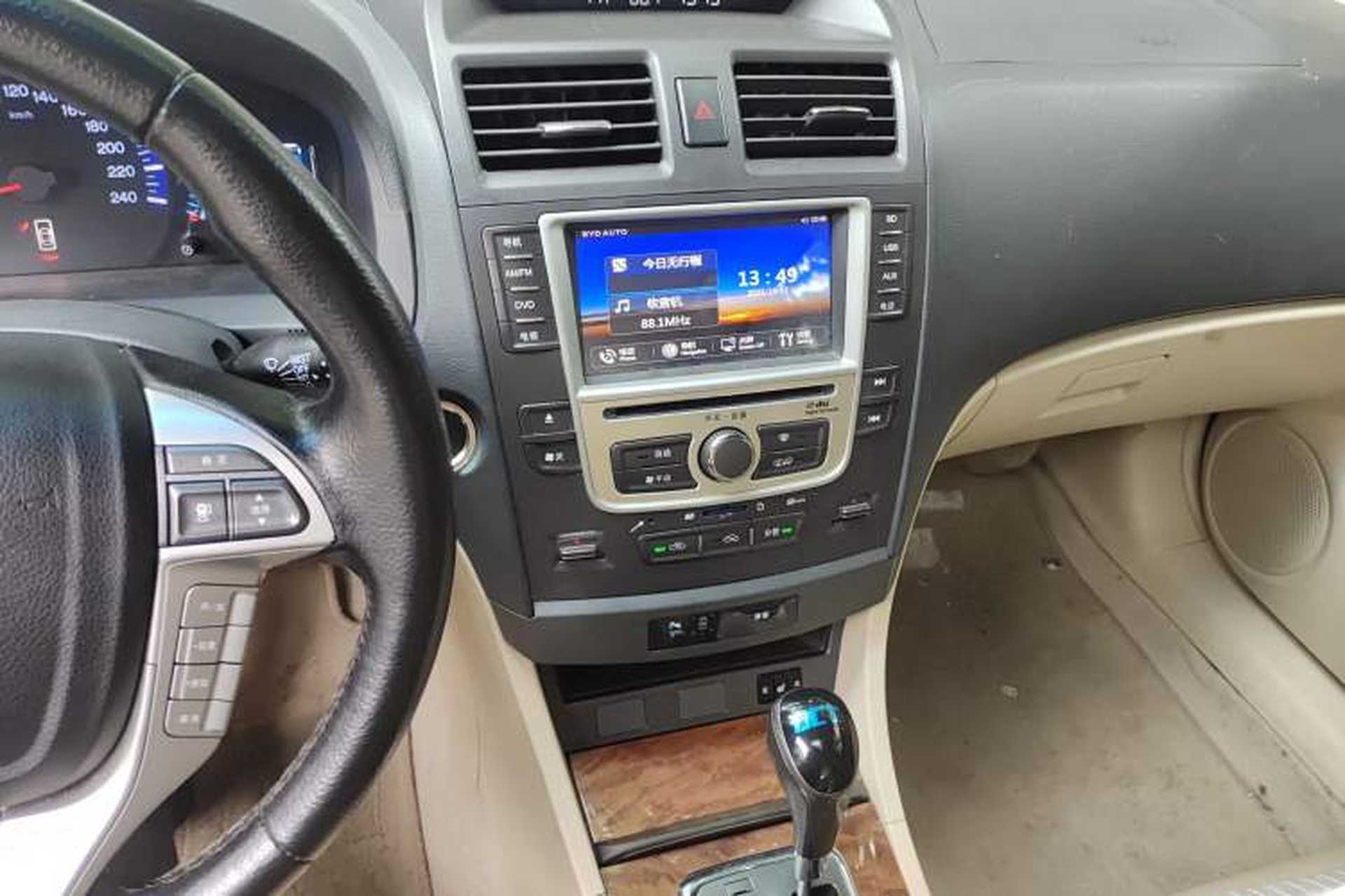 Used BYD G6 2012 1.5TID Automatic Prestige Version Audio And AC Panel