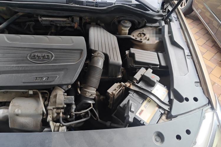 Used BYD G6 2012 1.5TID Automatic Prestige Version Engine Bay Left