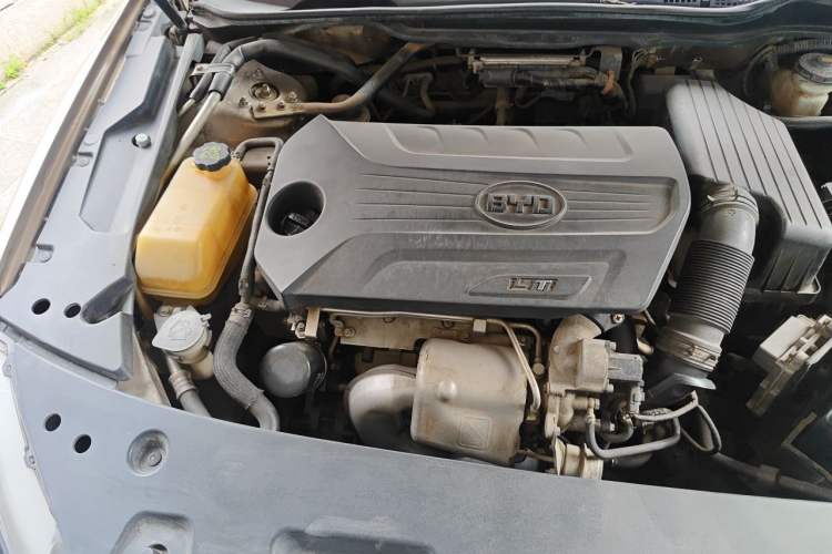 Used BYD G6 2012 1.5TID Automatic Prestige Version Engine Bay Right