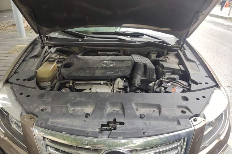 Used BYD G6 2012 1.5TID Automatic Prestige Version Engine Bay