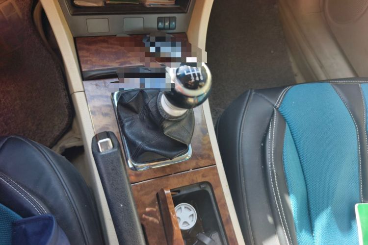 Used BYD G6 2012 1.5TI Manual Luxury Edition Gear Lever