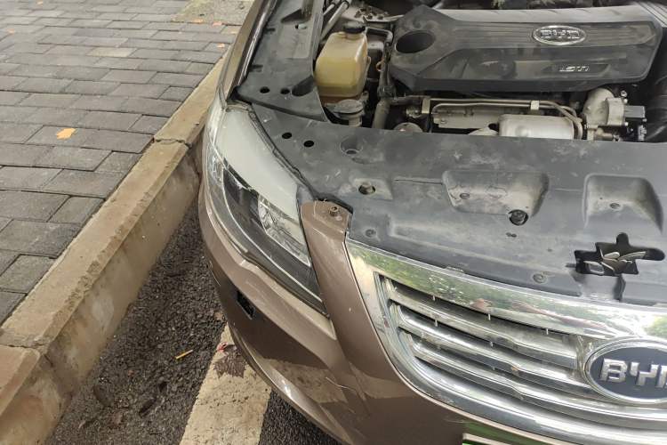 Used BYD G6 2012 1.5TID Automatic Prestige Version Right Front Headlight