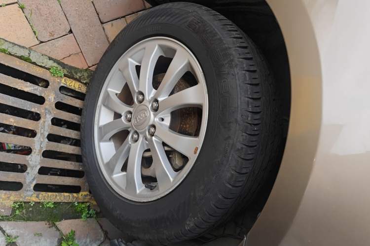 Used BYD G6 2012 1.5TID Automatic Prestige Version Right Front Wheel Hub