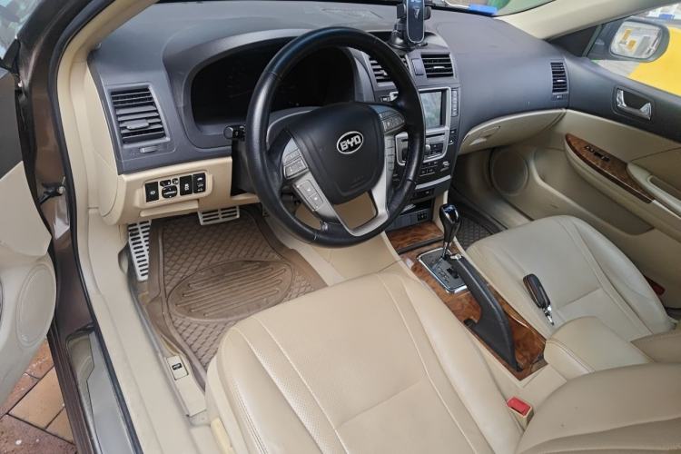 Used BYD G6 2012 1.5TID Automatic Prestige Version Steering Wheel