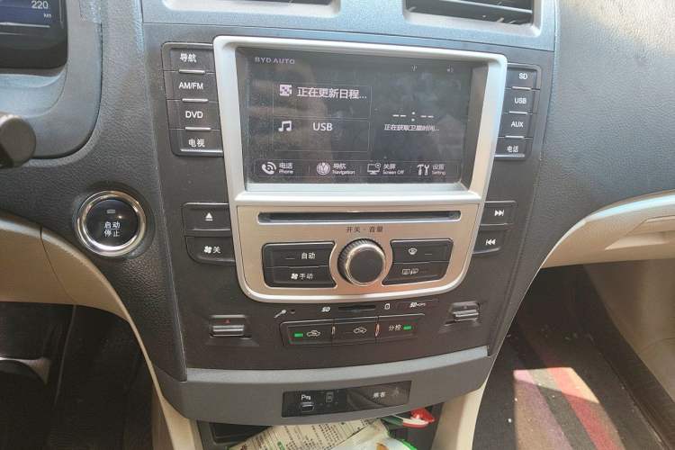 Used BYD G6 2012 1.5TI Manual Luxury Version Audio And AC Panel