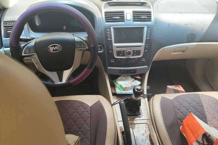 Used BYD G6 2012 1.5TI Manual Luxury Version Center Console