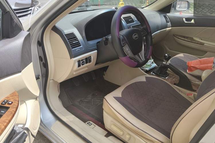 Used BYD G6 2012 1.5TI Manual Luxury Version Driver Seat