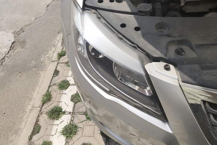 Used BYD G6 2012 1.5TI Manual Luxury Version Right Front Headlight