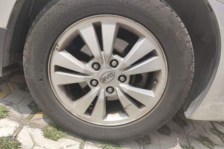 Used BYD G6 2012 1.5TI Manual Luxury Version Right Front Wheel Hub