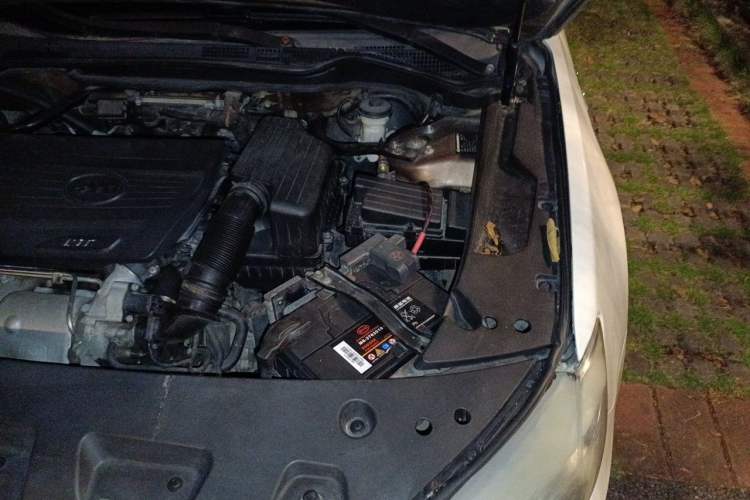 Used BYD G6 2012 1.5TID Automatic Prestige Edition Engine Bay Left