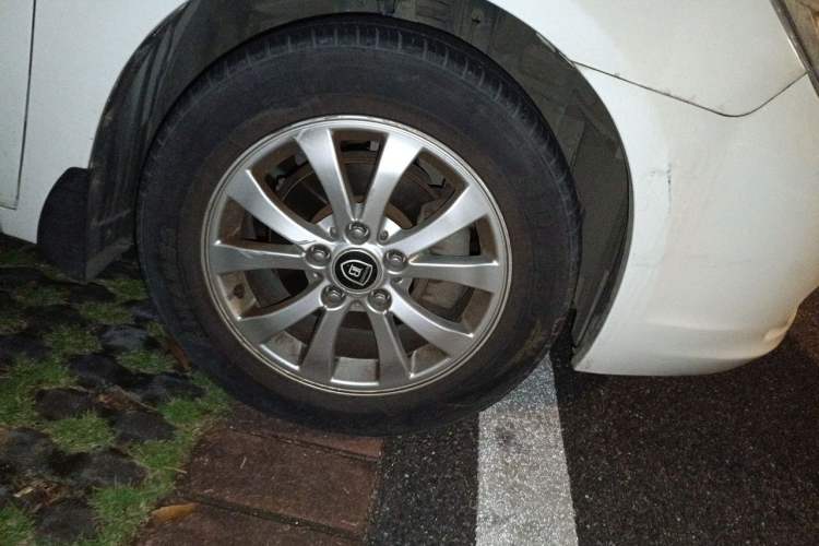 Used BYD G6 2012 1.5TID Automatic Prestige Edition Right Front Wheel Hub