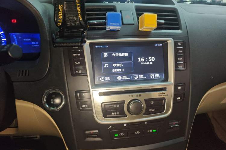 Used BYD G6 2012 1.5T Automatic Prestige Edition Audio And AC Panel
