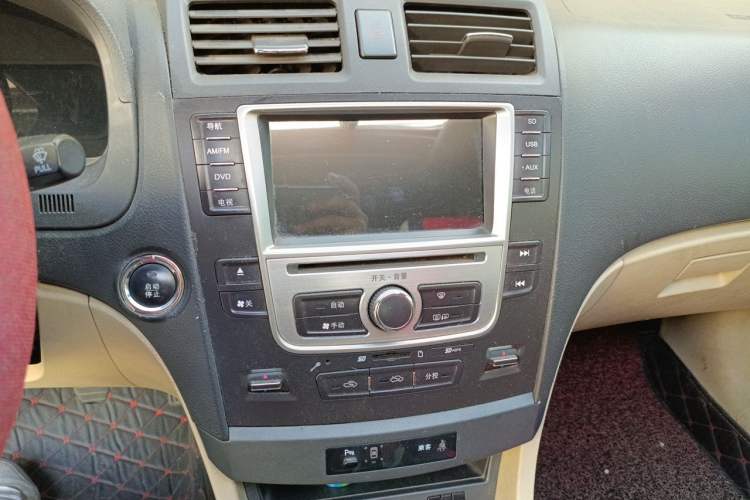 Used BYD G6 2012 2.0L Manual Luxury Version Audio And AC Panel