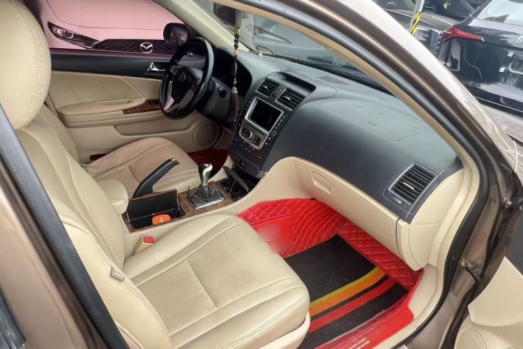 Used BYD G6 2012 2.0L Manual Luxury Version Center Console